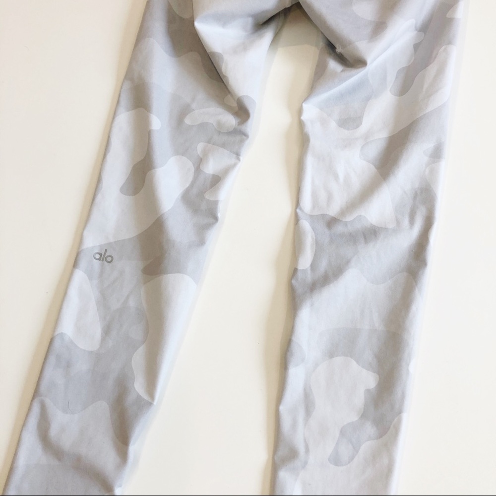 Alo Yoga White Camo High Waist Camo Vapor Legging - Picture 4 of 8